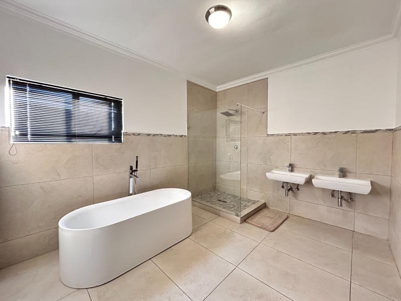 To Let 4 Bedroom Property for Rent in Xanadu North West